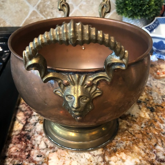 Vintage Copper Compote Bowl With Exaggerated Brass Rams Head Handles - Picture 8 of 8